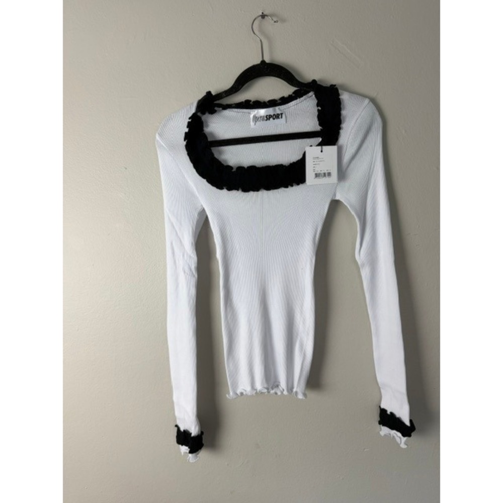 OperaSPORT Rosie Seamless Top White Black Ruffle Long Sleeve Ribbed Knit L NEW